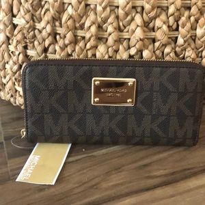 Michael Kors Continental Wallet